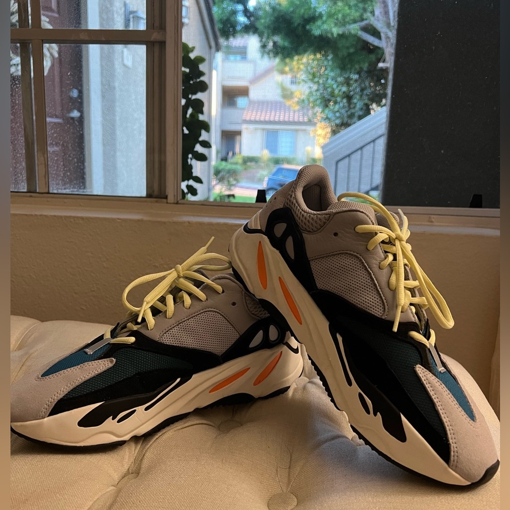 adidas Yeezy Boost 700
Wave Runner
